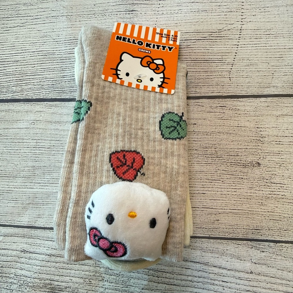 Hello Kitty Cream Socks with Leaf Pattern